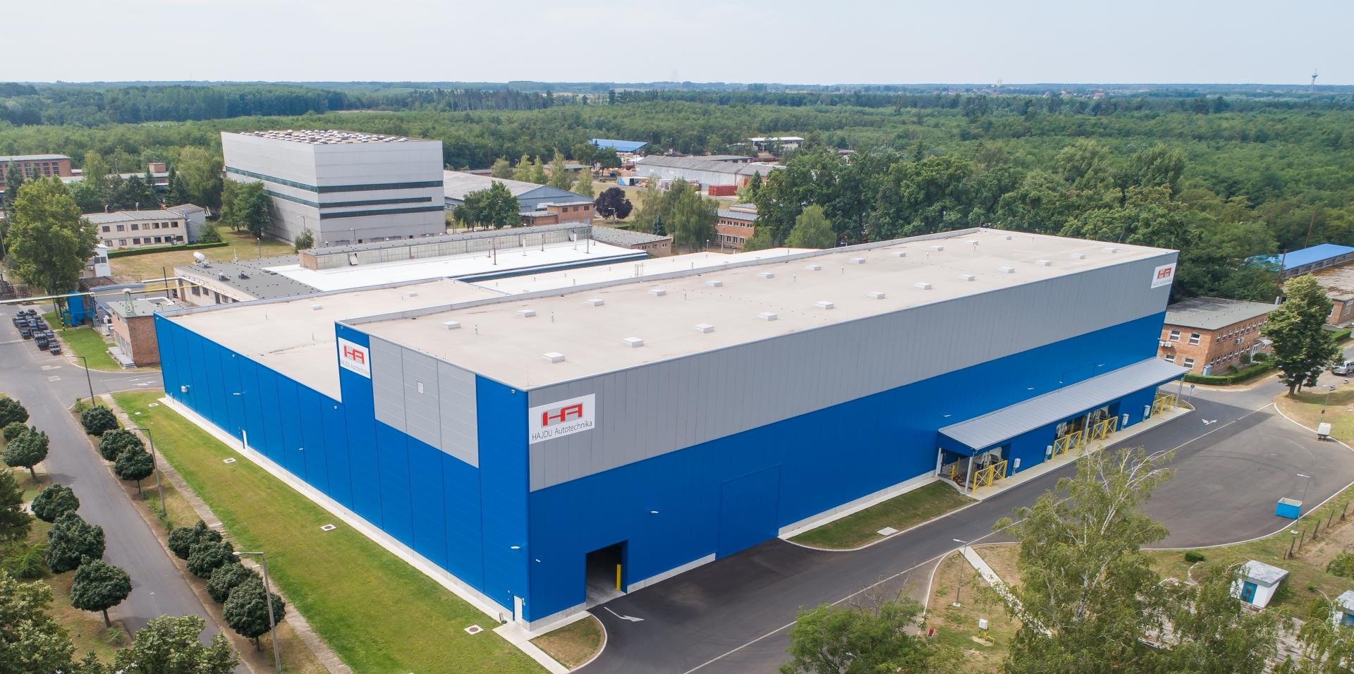 Flexible manufacturing technology and financial reliability.